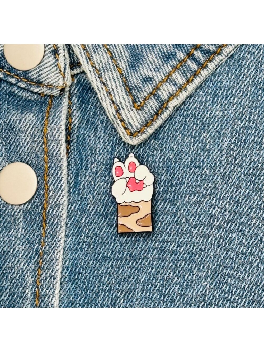 ⭐Plam for Win Enamel Pin Cat Paw Shape Alloy Enamel Pin Brooch In Camo Sleeve